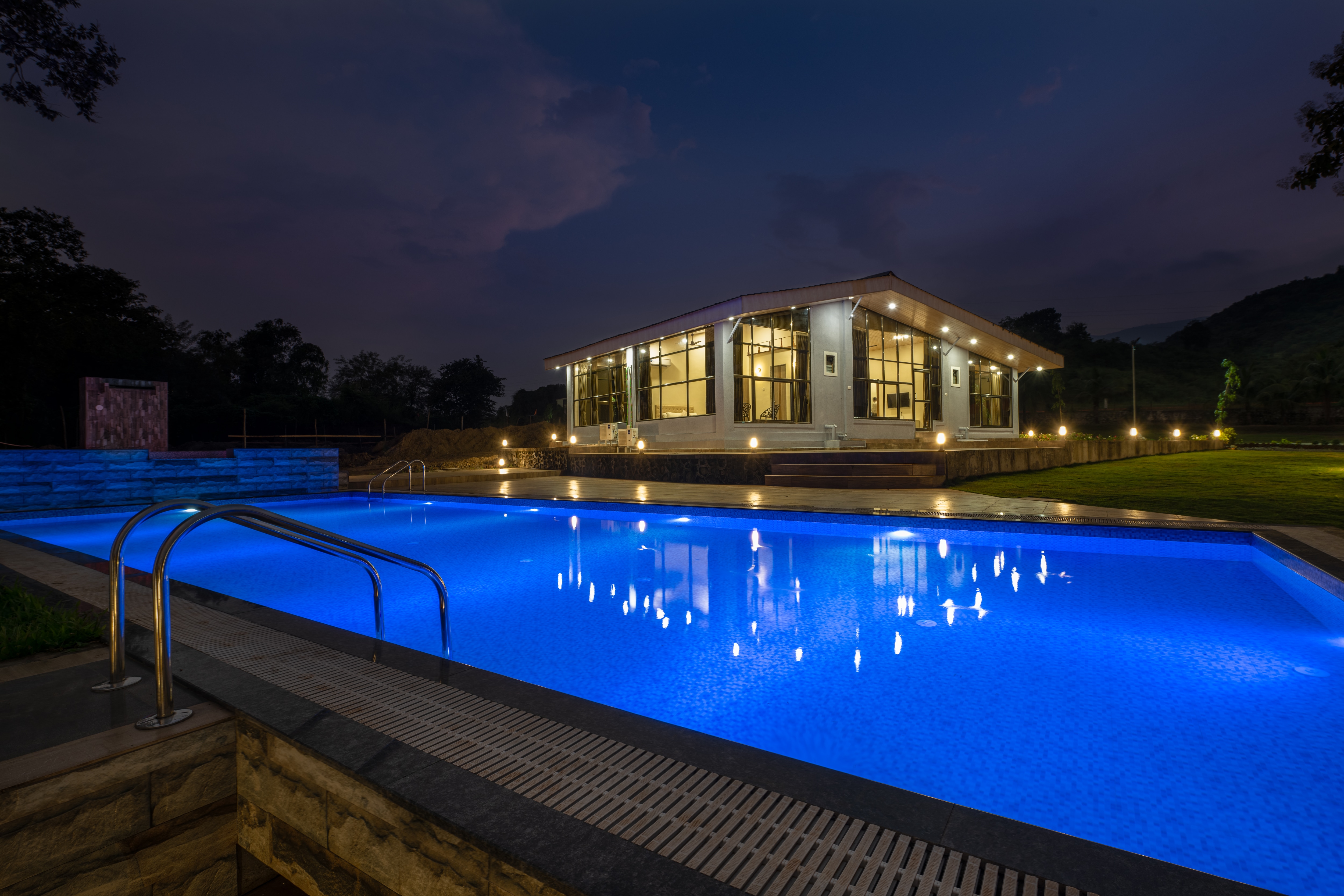 Hill Rock Resort & Villas - Tap to explore photos