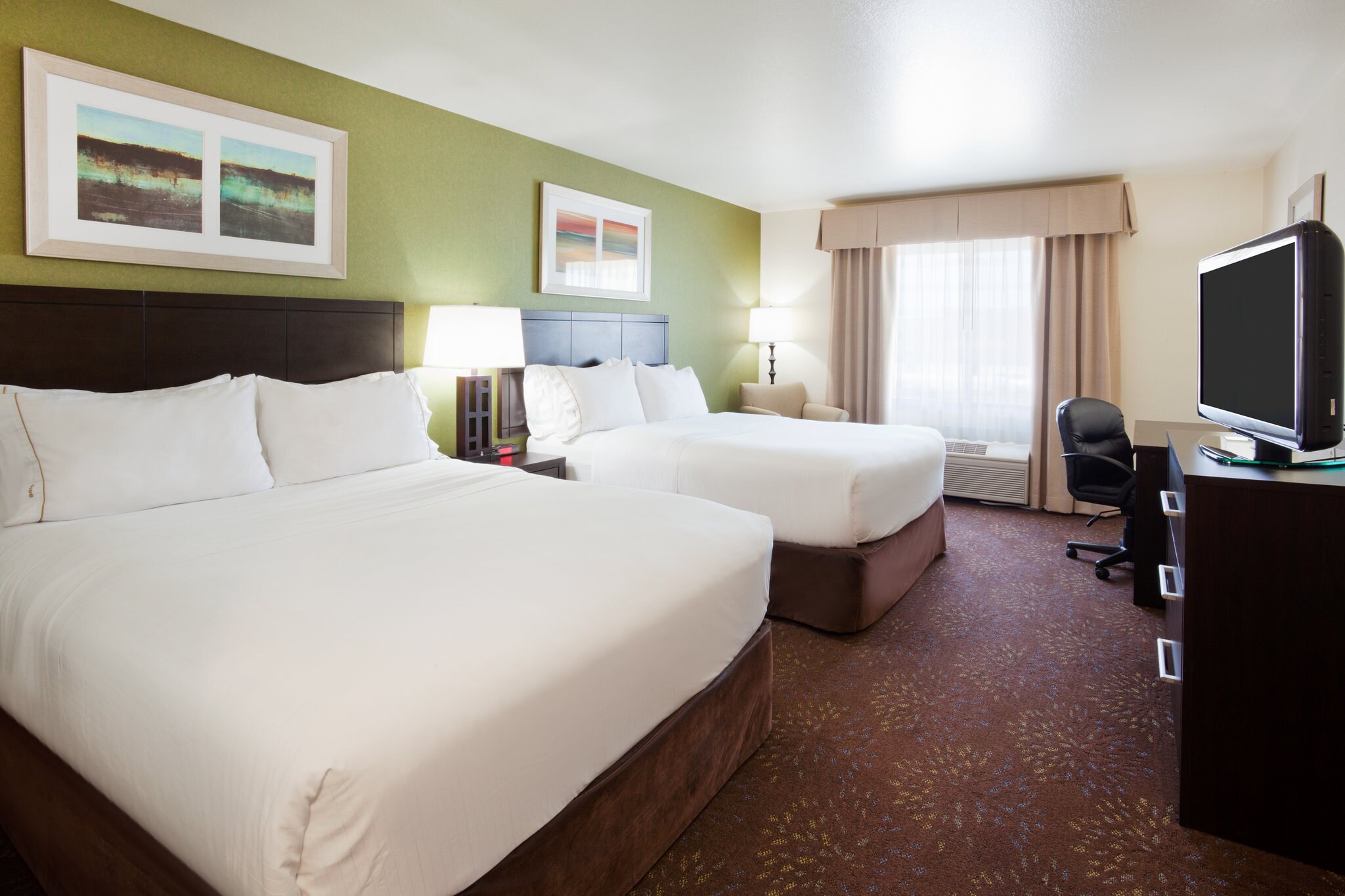 Holiday Inn Express & Suites ABERDEEN - Tap to explore photos