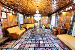 Aziz Palace Group of Houseboats | Hot & Cold AC