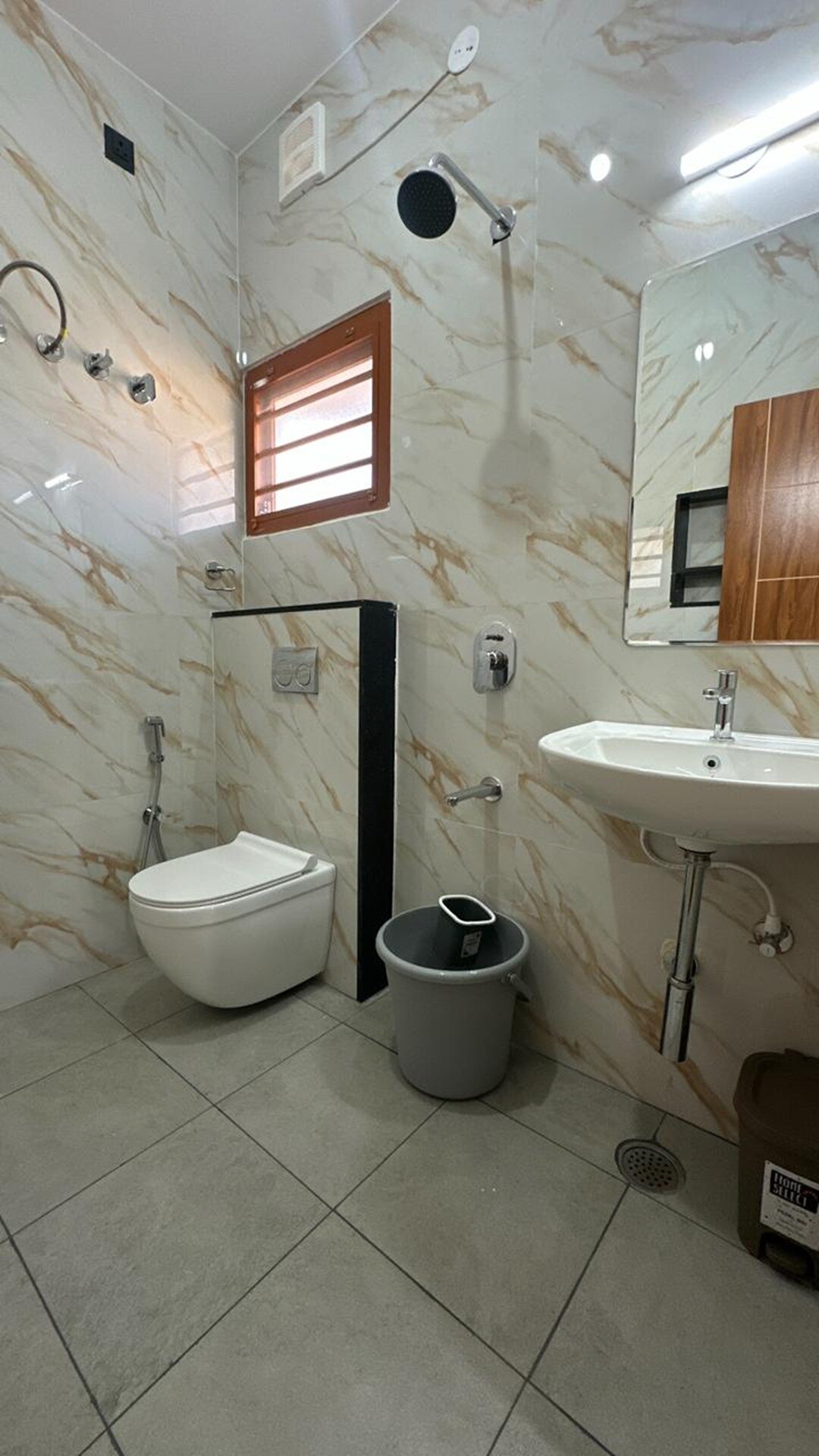 AR Suites - Tap to explore photos