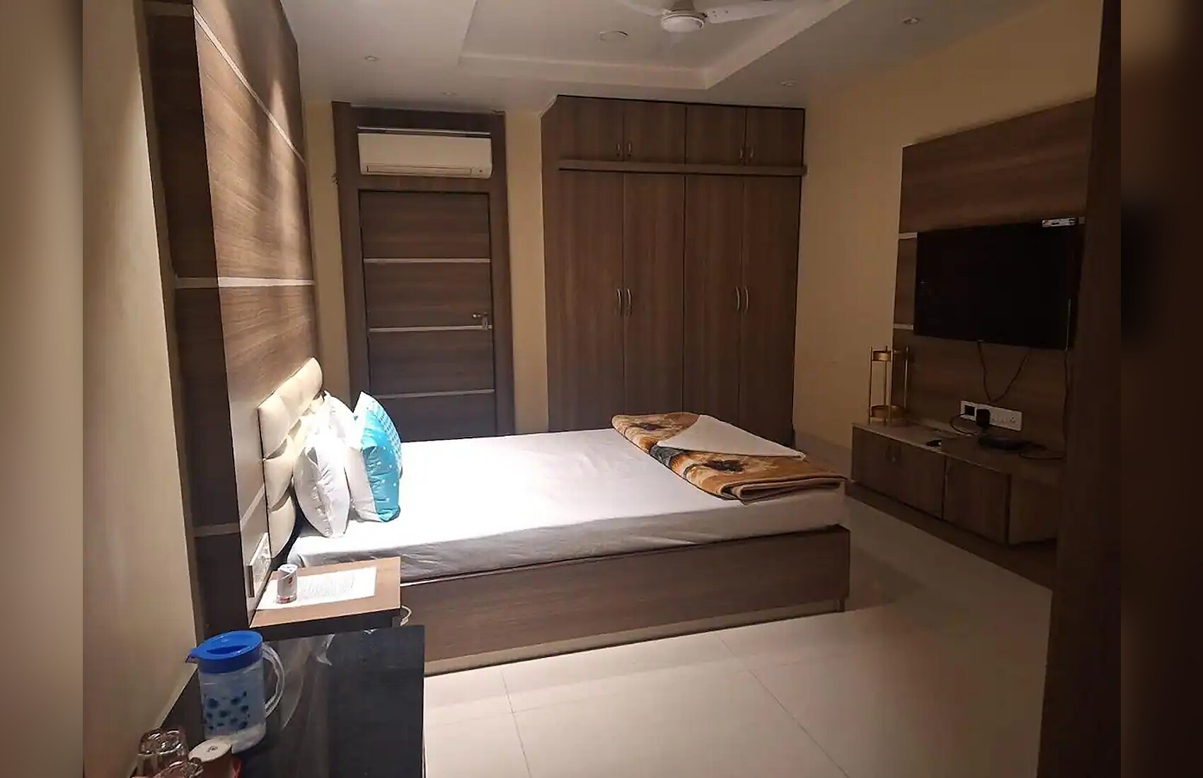 Mavenoak 2BHK Apartment at South Kolkata - Tap to explore photos