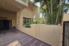 Spacious 5 BHK Villa in Arera Colony
