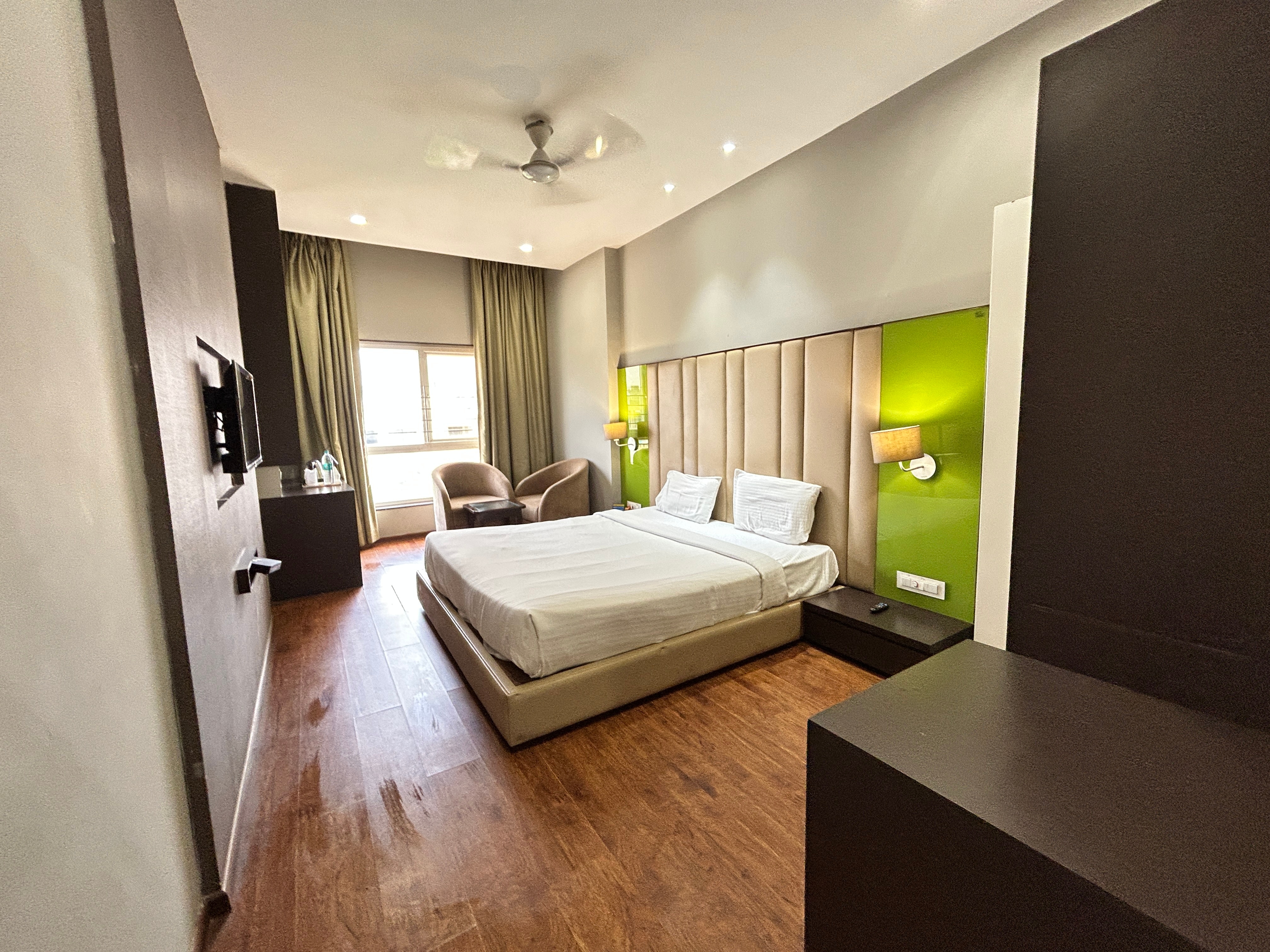 Kingsway Hotel - Tap to explore photos