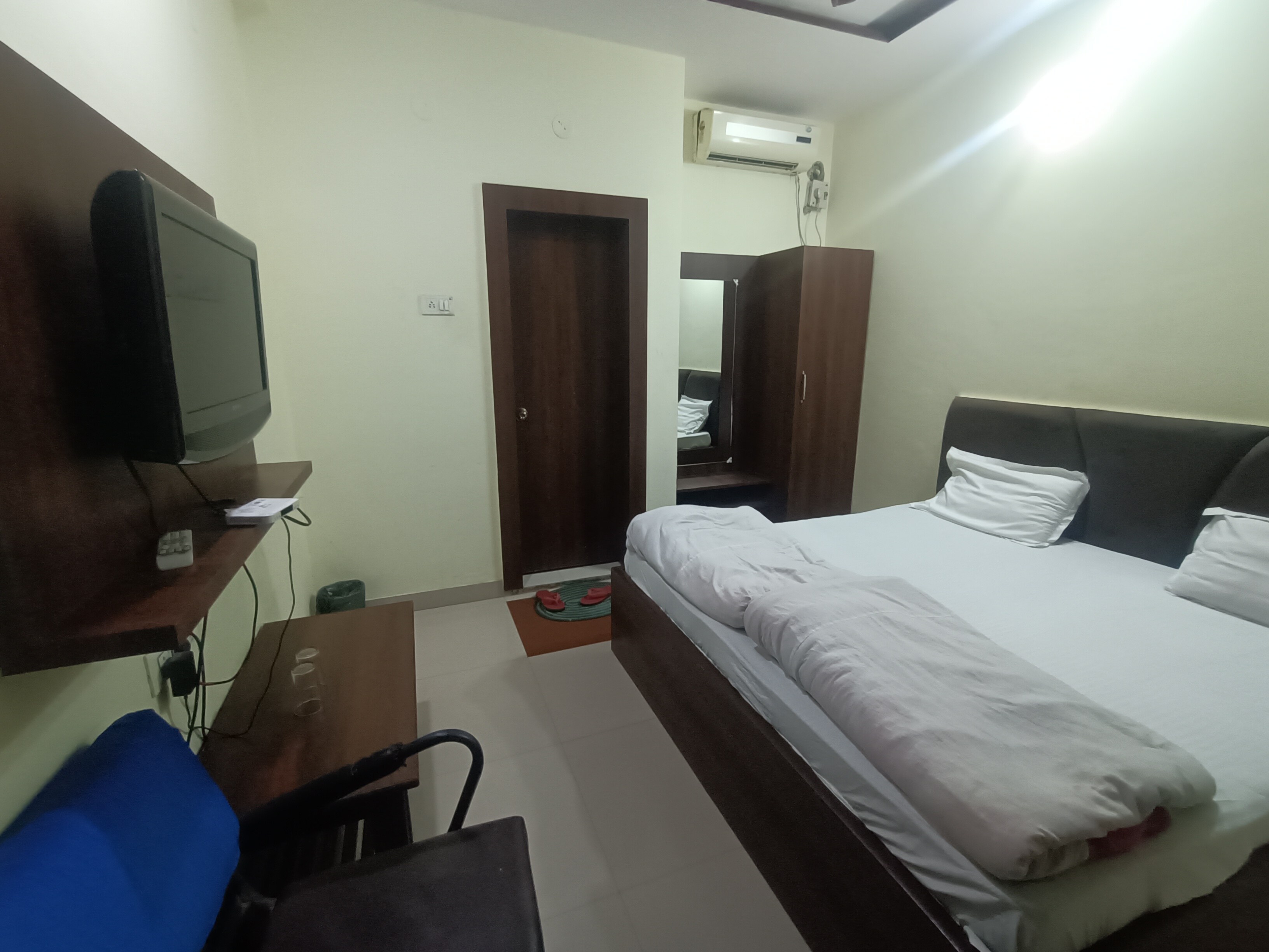 New Hotel Sanskar - Tap to explore photos