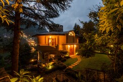 Alaya Stays 4 BHK with Garden & Lake View | Irayna