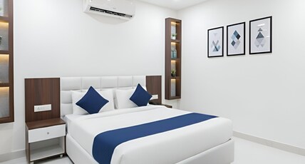 Hotel Skyland Room Type - Deluxe Luxurious Air-conditioning