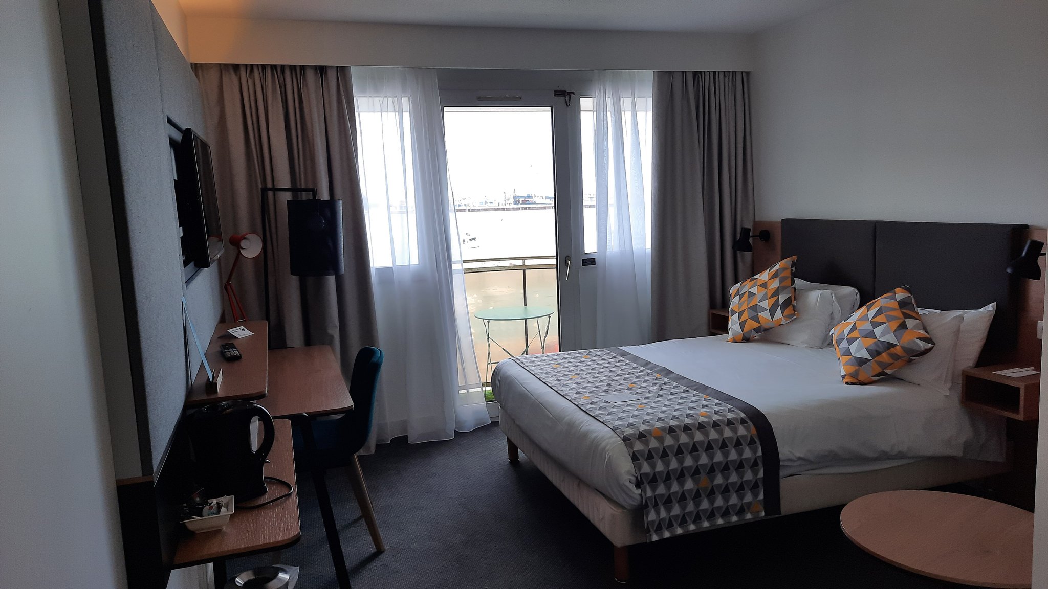 Holiday Inn CALAIS - Tap to explore photos