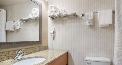 Best Western Glengarry Hotel Room Type - 2 Queen Beds, Non-Smoking, Separate Building, Second Floor, High Speed Internet Access, Mini Fridge,