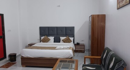 Hotel Shri Awadh Inn Ayodhya Room Type - Standard Room with Double Bed