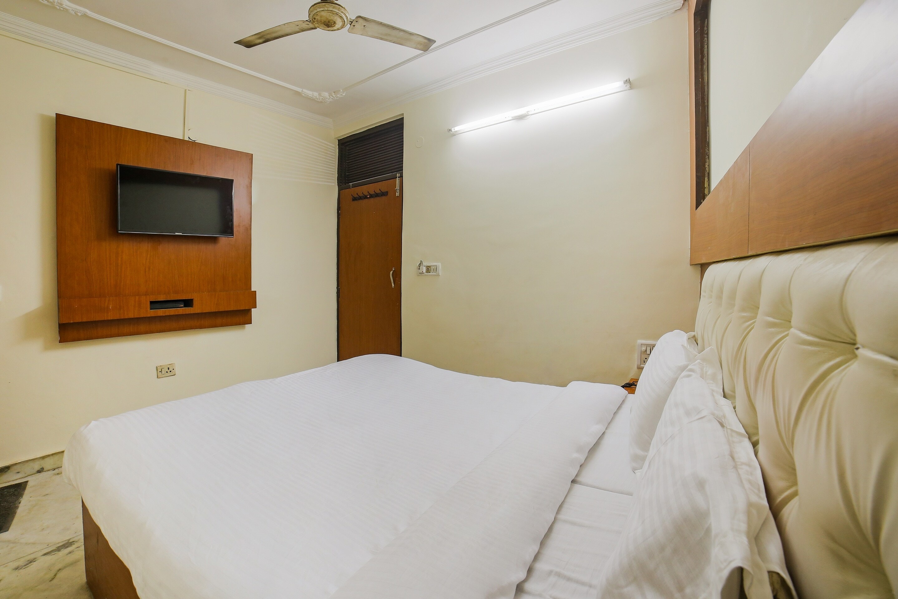 Hotel O Shyam Palace DX - Tap to explore photos