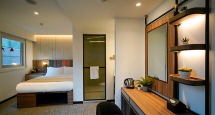 ST Signature Bugis Middle Room Type - Cabin M, Executive, Window, Private Bathroom ST Signature Bugis Middle Room Type - Cabin M, Executive, Window, Private Bathroom