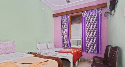 Kashi Annapurna Paying Guest House Room Type - Deluxe Triple AC Room