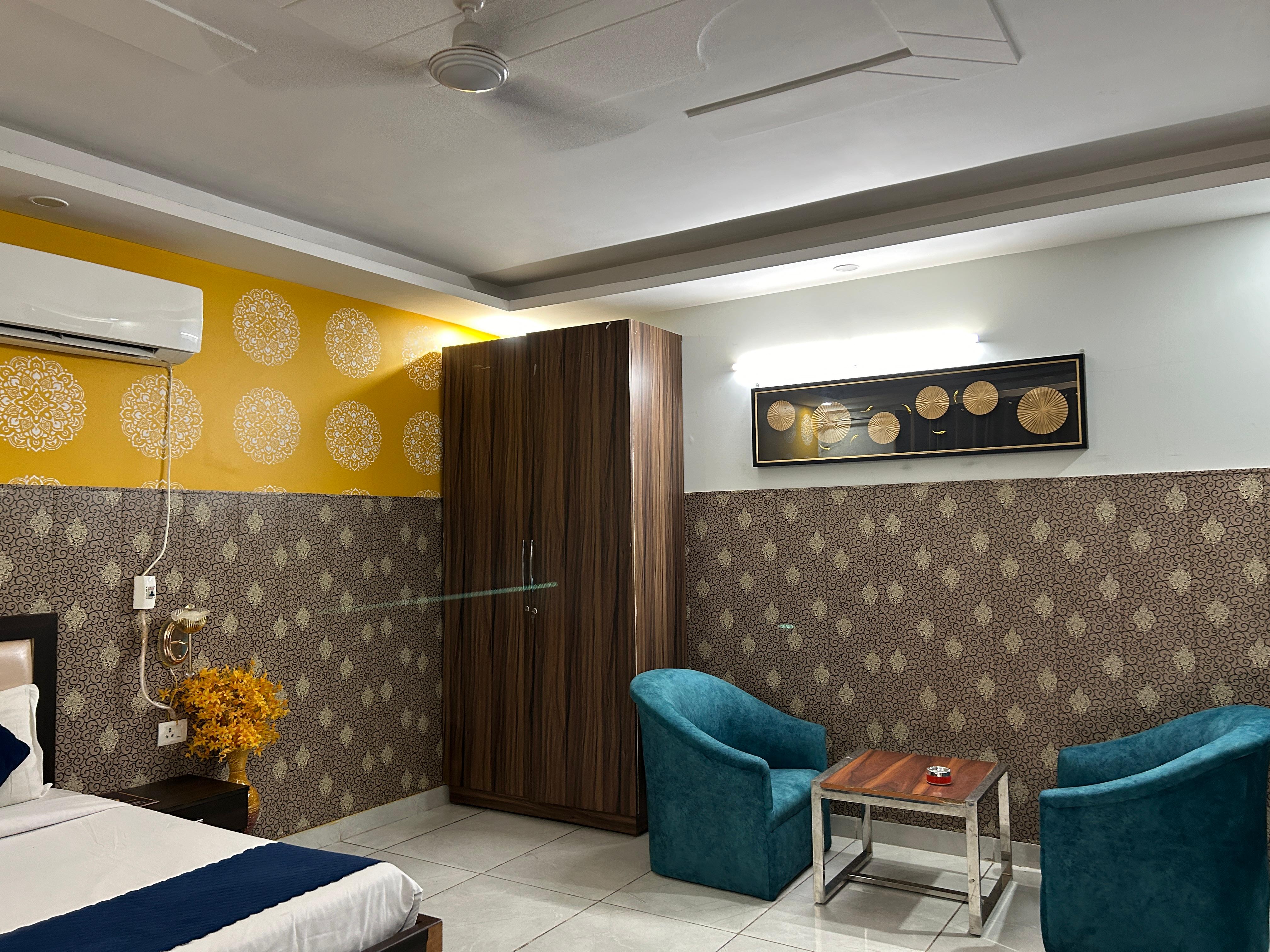 Tanvi Premium Residency near Artemis Hospital, Gurugram - Tap to explore photos