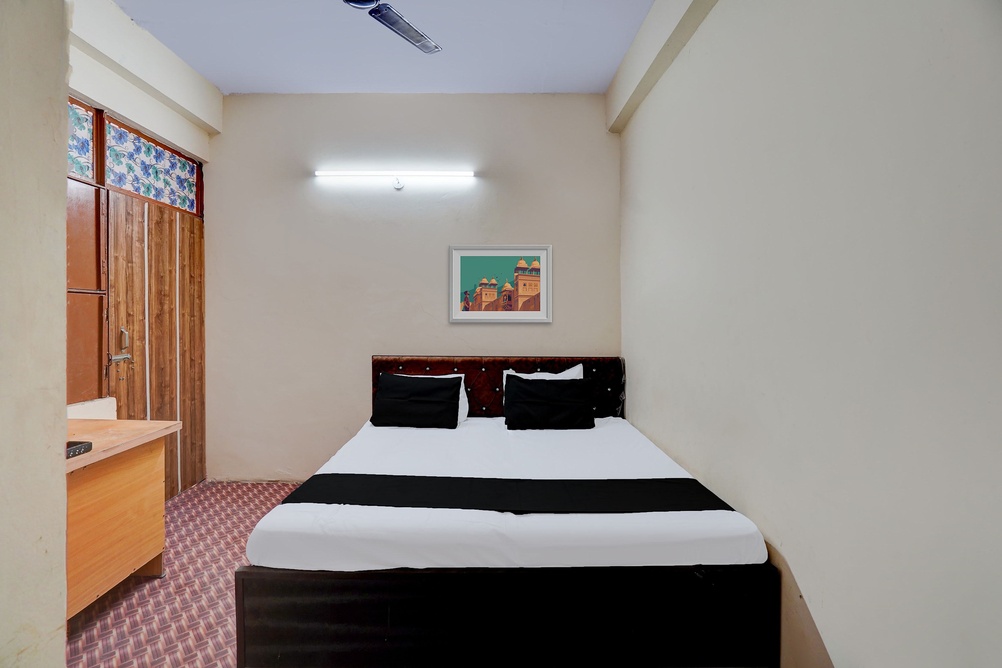 Hotel O Royal Dainik Hotel - Tap to explore photos