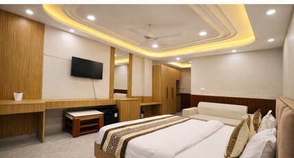 Hotel Shree Sadhna - Vrindavan Chhatikara Road Room Type - Deluxe Room With Balcony