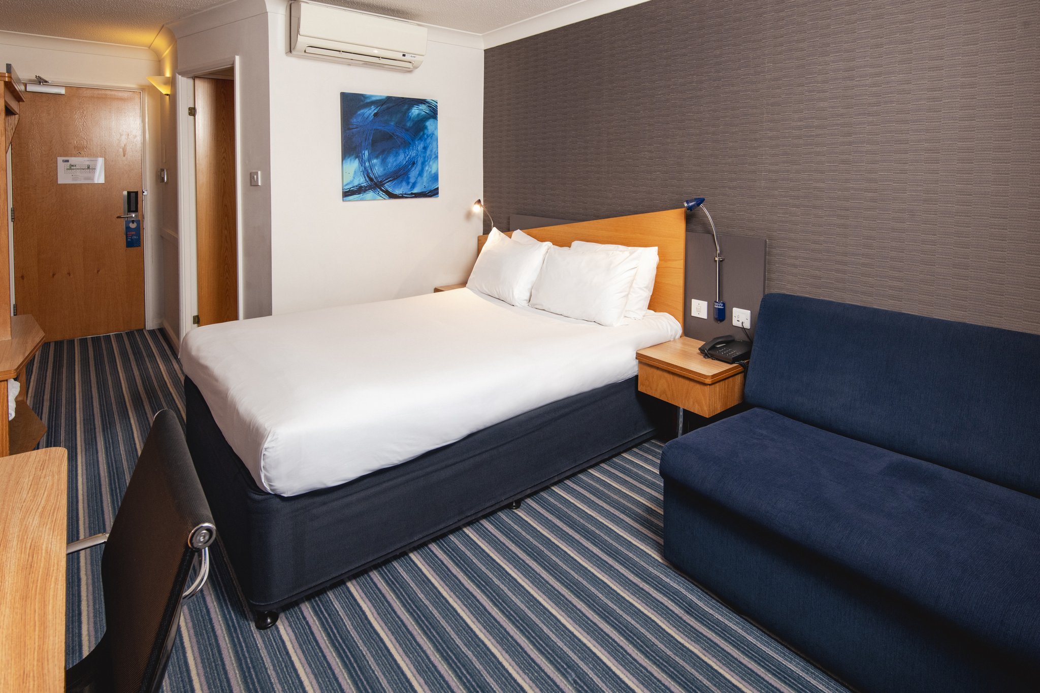Holiday Inn Express Birmingham NEC - Tap to explore photos