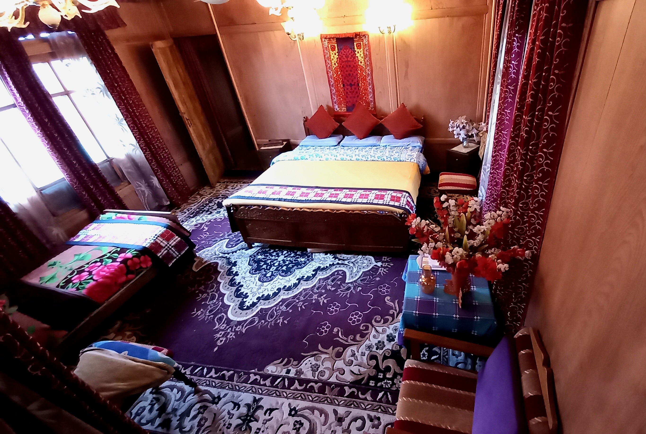 New Shereen Houseboat - Tap to explore photos