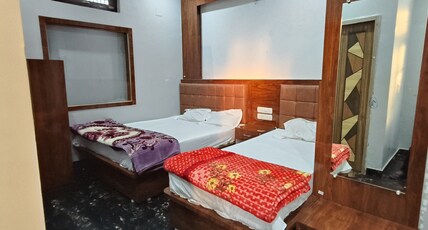 Bam Bam Palace | Near Kashi Vishwanath Room Type - Five Bed Family Room