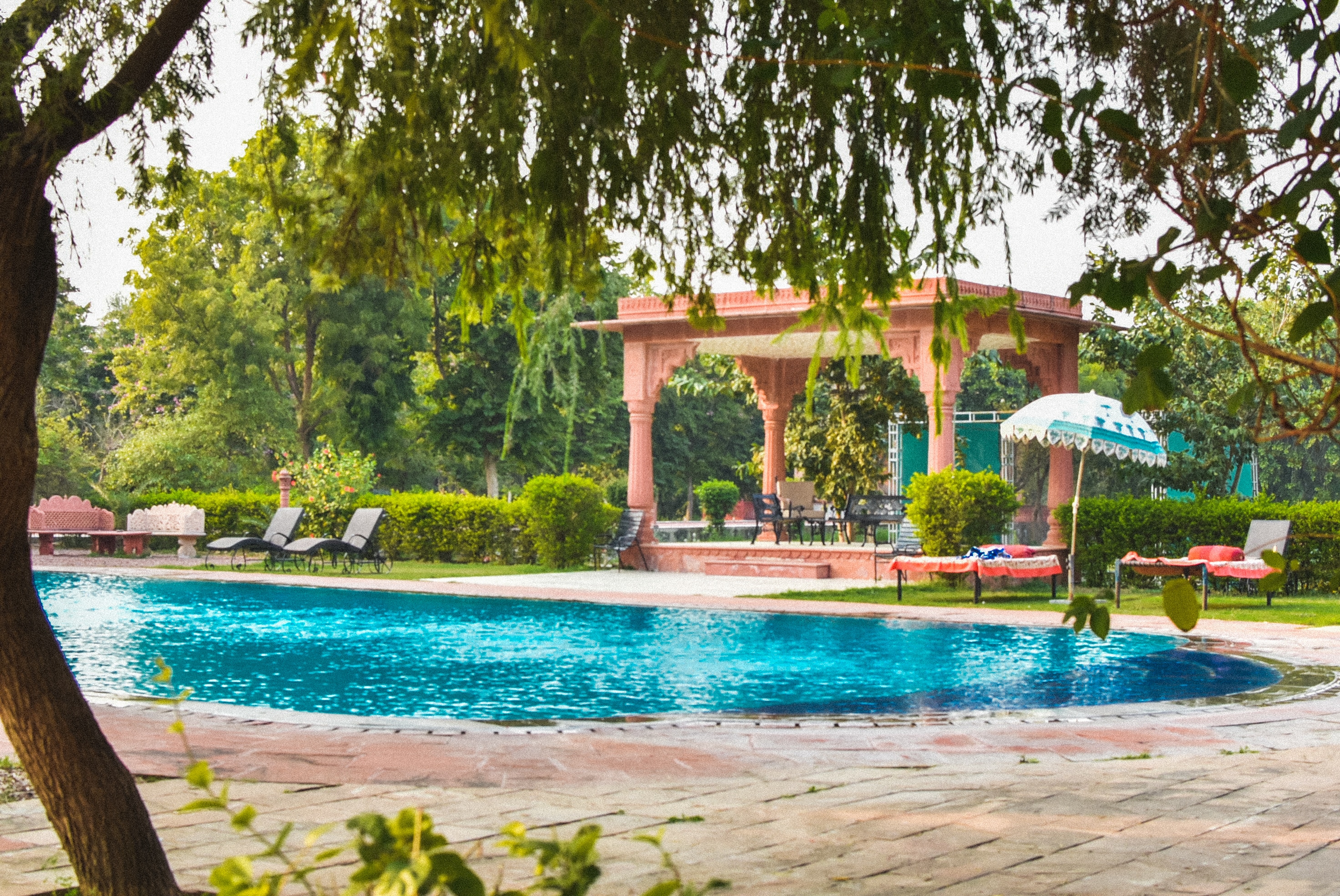 Umaid Palace - A Lakeside Resort - 25 minutes to Mehandipur Balaji & Chand Baori Abhaneri - Tap to explore photos