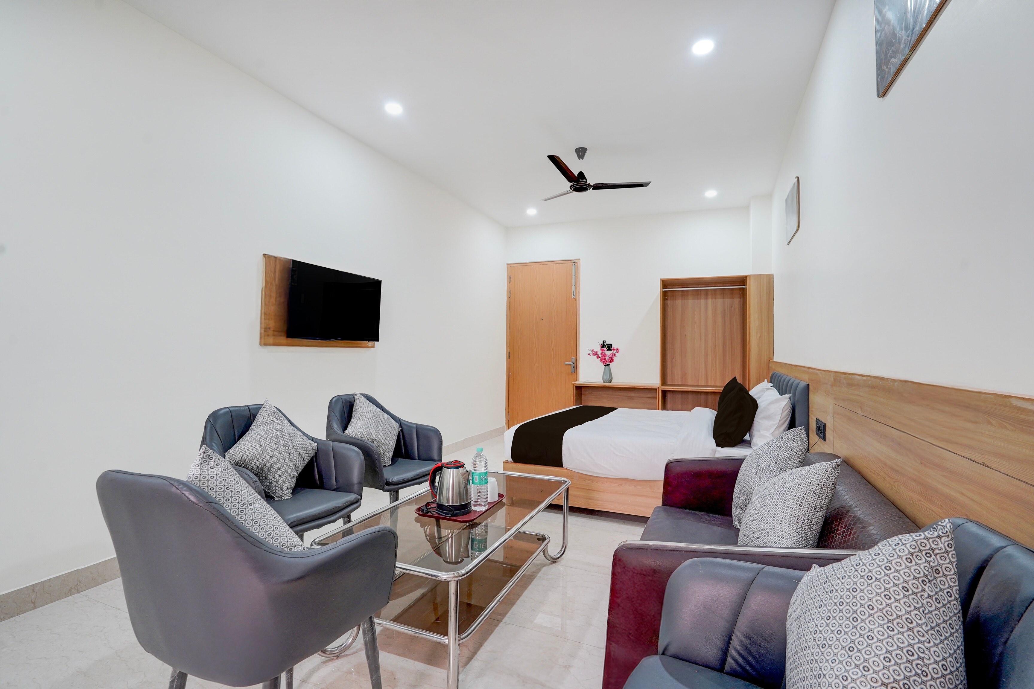 Super Townhouse Roorkee Bypass - Tap to explore photos