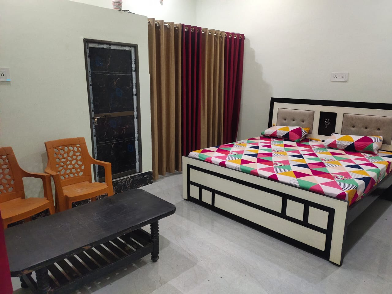 Arya Hotel - Tap to explore photos