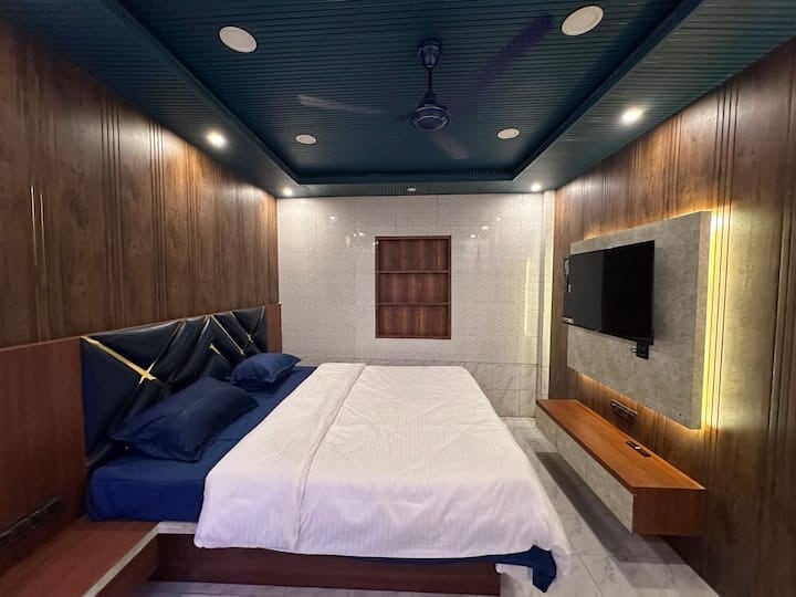 Savitri Niwas | Entire Studio & 1BHK Apartment - Tap to explore photos