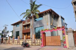 HOTEL THE GOLDEN SUNRISE