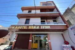 Hotel MB Nirala Shyam  50m from Shree Shyam Kund