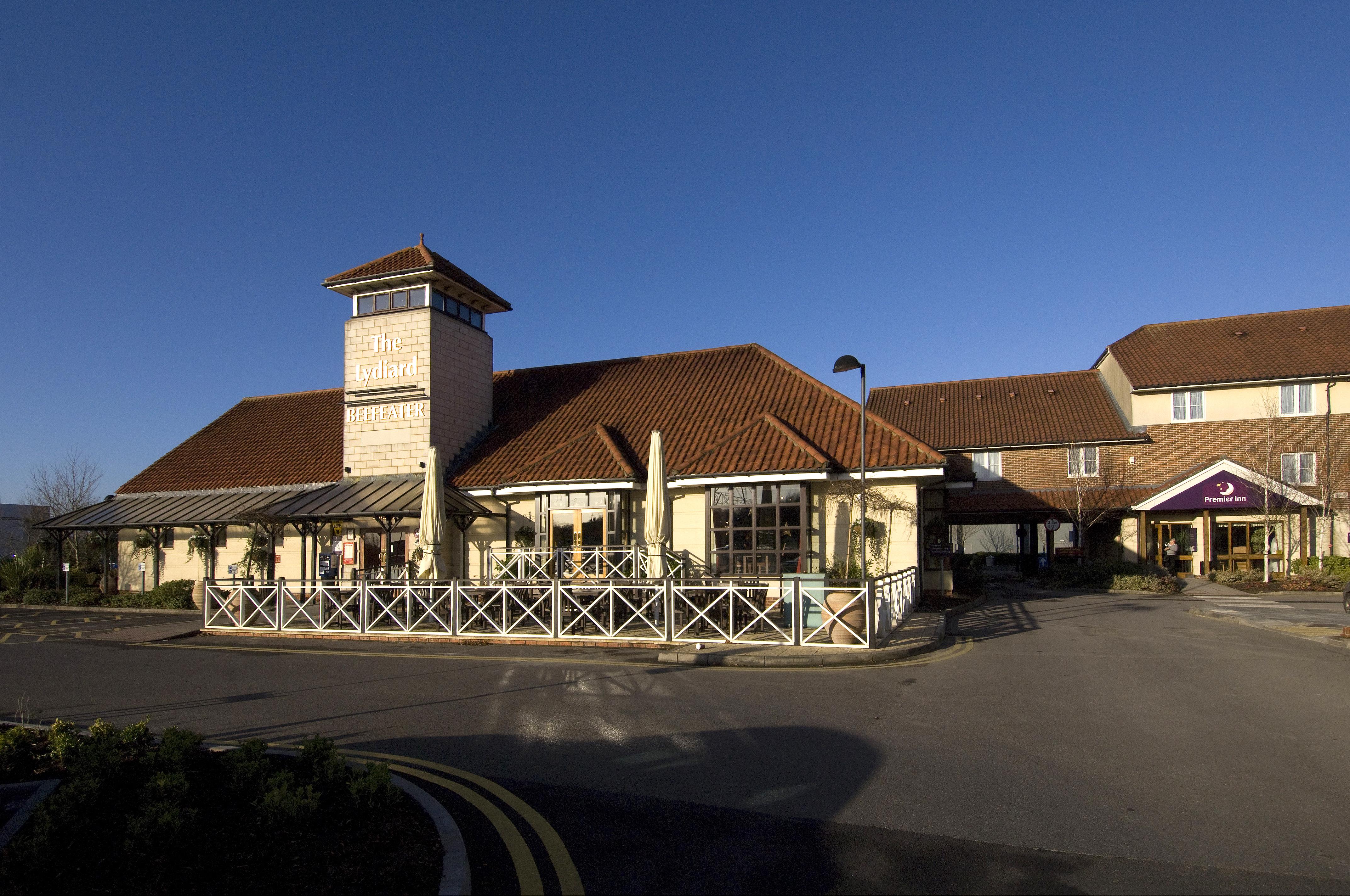 Premier Inn Swindon West (M4, J16) - Tap to explore photos