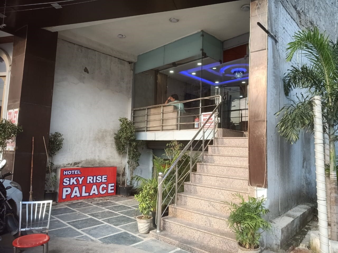 Hotel Sky Rise Palace - Tap to explore photos