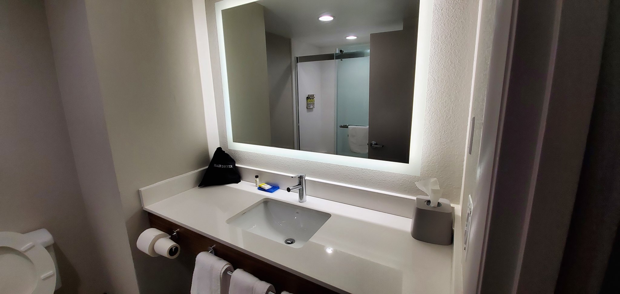 Holiday Inn Express Hotel & Suites Kinston - Tap to explore photos