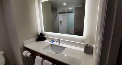 Holiday Inn Express Hotel & Suites Kinston Room Type - 2 Queen Standard