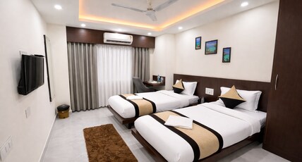 Hotel Groves Room Type - Premium Twin Room