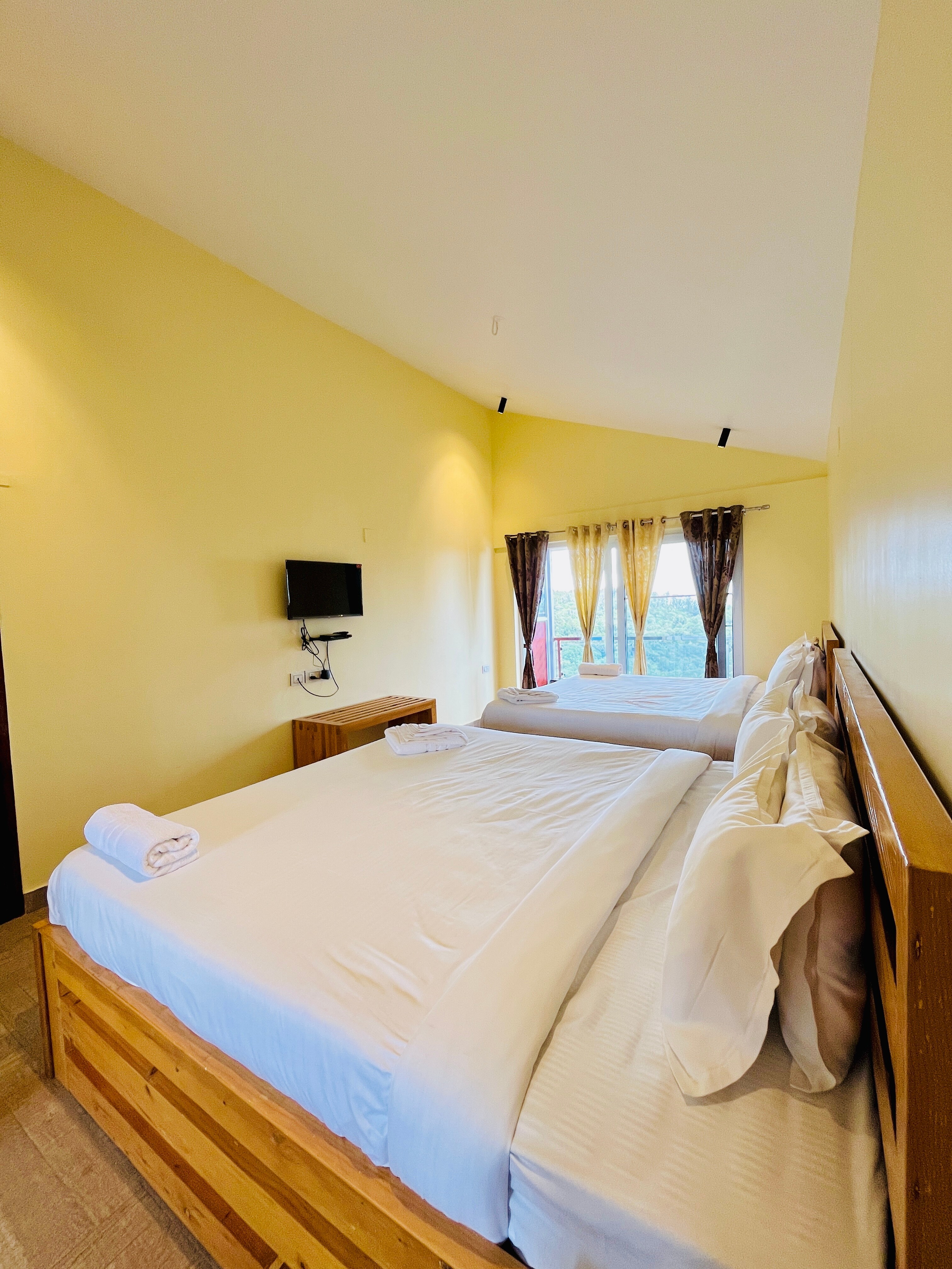 LONGWOOD RESORTS - Tap to explore photos