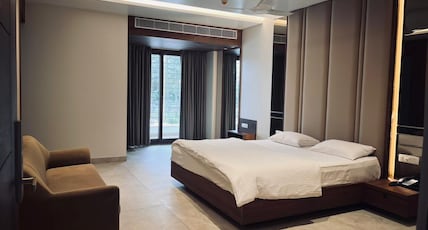 The Heritage Convention Halls & Rooms Room Type - Deluxe Room with City View King Bed