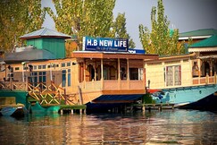 Houseboat New Life