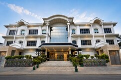 Hotel Samrat Heavens