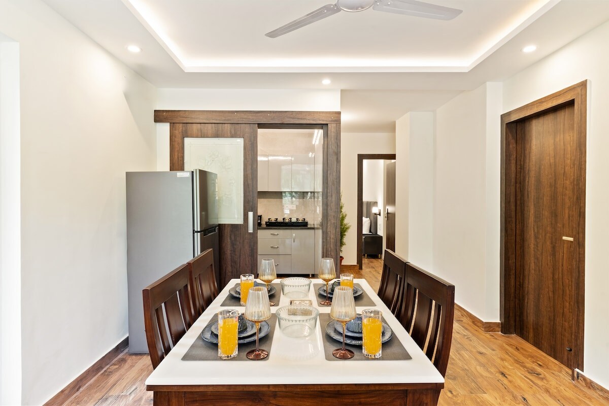 Plum Stays- Riverdale- 3BHK Semi- Lux Riverside Apartment - Tap to explore photos