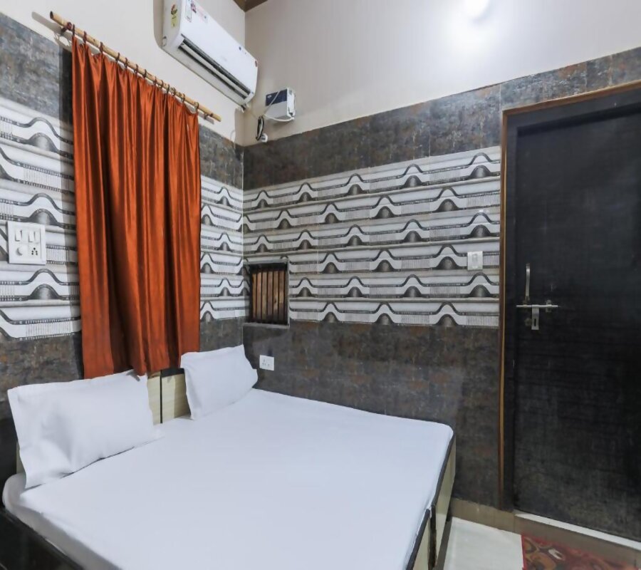 Rajdeep Guest House - Tap to explore photos