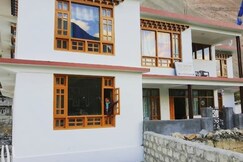 Pullkit Homestay by StayApart