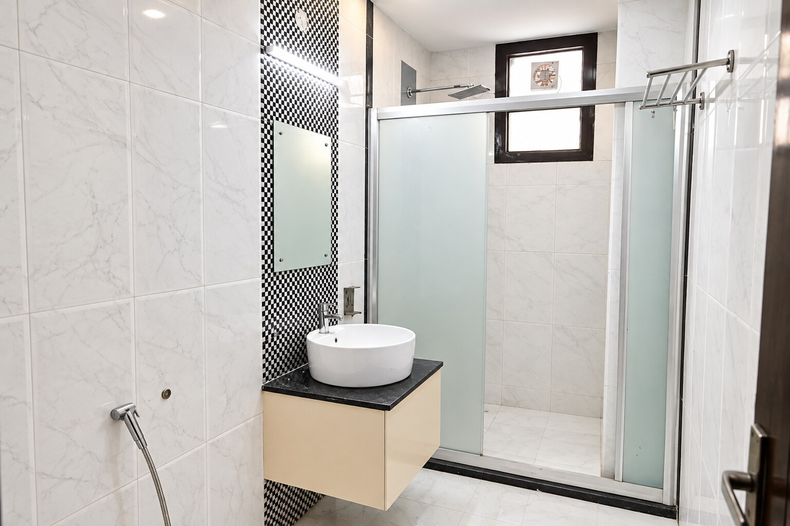Hotel Elite Stayz Old Gurgaon (Civil Lines) - Tap to explore photos