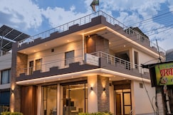 Radhe Inn