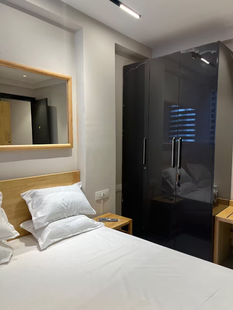 Tosh Entire 3BHK Apartment - Tap to explore photos