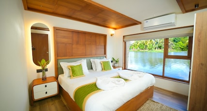 Island Of Peace Room Type - 2Bedroom Luxury Houseboat with open upper deck Island Of Peace Room Type - 2Bedroom Luxury Houseboat with open upper deck