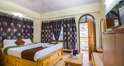 Jain Group Hotel Lachung Continental Room Type - Super Deluxe Room