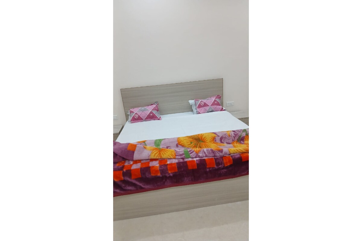 HK Jaiswal Sabha Kumbh Guest House Allahbad - Tap to explore photos