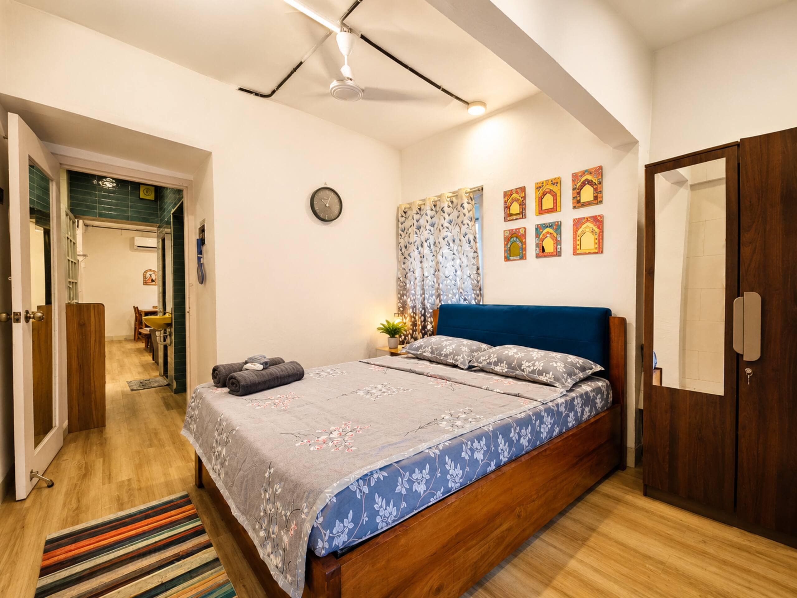 Charming 1BHK in Bandra West Near Carter Road - Tap to explore photos