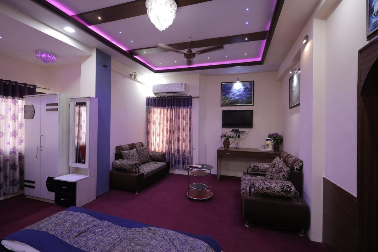 Hotel Samrat International - Tap to explore photos