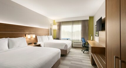 Holiday Inn Express & Suites SALISBURY Room Type - 2 Queen Standard Communication Access