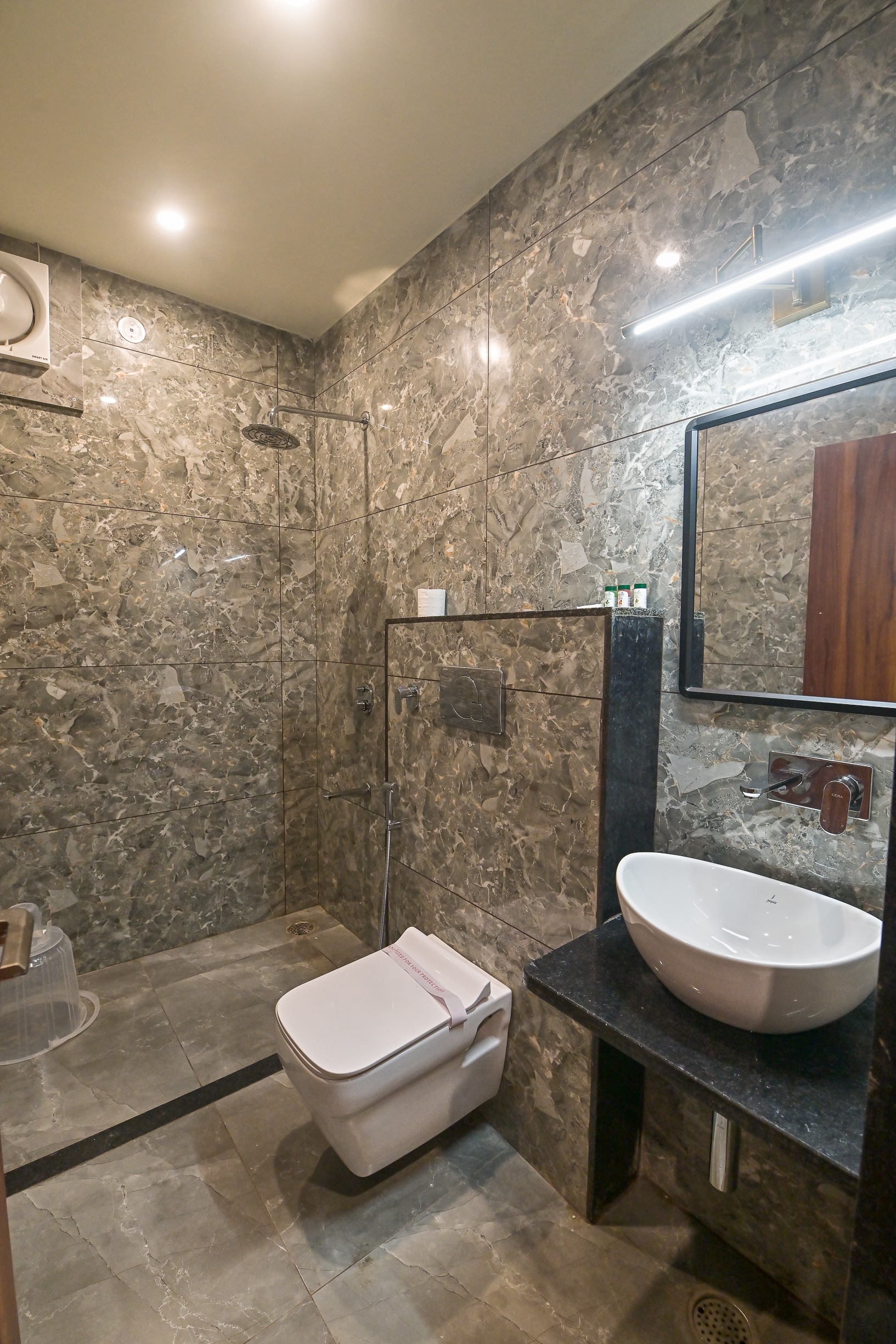 Old Rao Hotel - Tap to explore photos